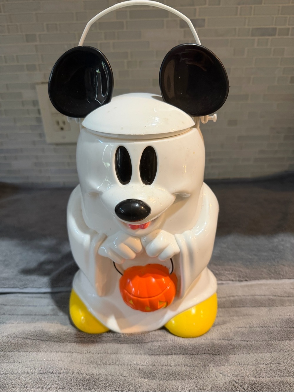 DISNEY PARKS MICKEY MOUSE GHOST TRICK OR TREAT POPCORN HALLOWEEN BUCKET 2010